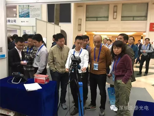 亞泰光電內窺鏡工程師何工現(xiàn)場演示公司內窺鏡產品